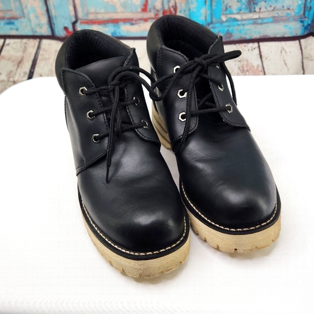 Durango Lace Up Boots in Black